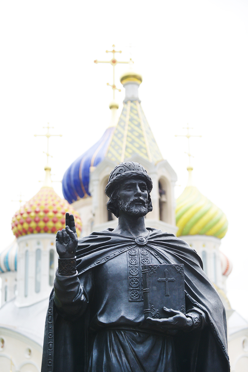 Освячення пам'ятника святителю Филипу Московському і святому благовірному князеві Ігорю Чернігівському в Передєлкіно