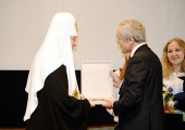Preafericitului Patriarh Chiril i s-a conferit titlul de profesor honoris causa al Centrului ştiinţific de chirurgie „Academicianul B.V. Petrovski” al AŞMR