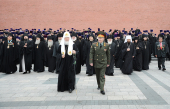 De ziua memoriei şi tristeţii Preafericitul Patriarh Chiril a depus o coroană de flori la mormântul Soldatului necunoscut lângă zidul Kremlinului