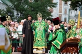 В день Святой Троицы митрополит Владимир совершил Литургию на Соборной площади Киево-Печерской лавры