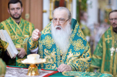В день Святого Духа митрополит Филарет совершил Литургию в Свято-Духовом кафедральном соборе г. Минска