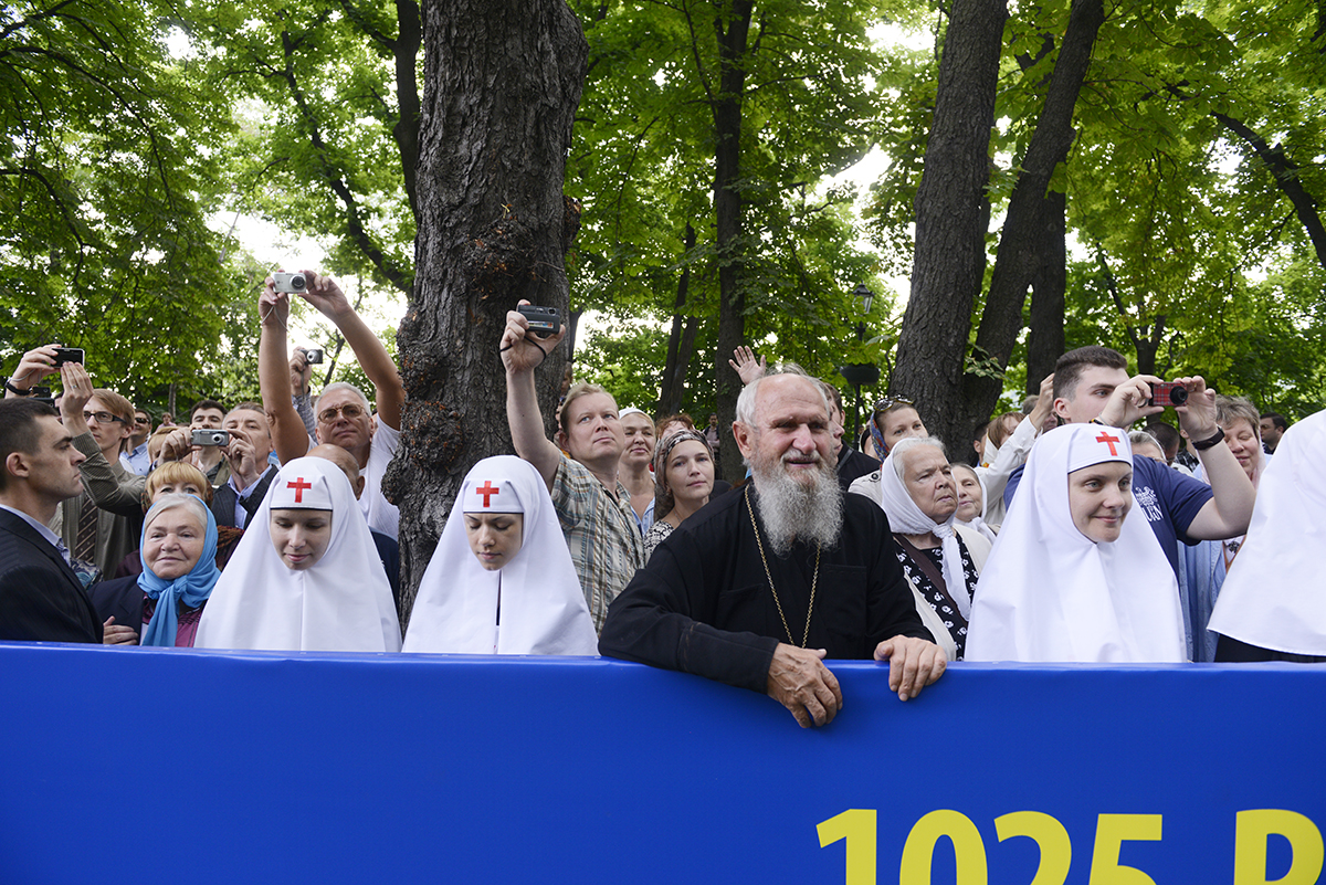 Молебень на Володимирській гірці в Києві з нагоди святкування 1025-річчя Хрещення Русі