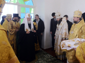 Preafericitul Patriarh Chiril a oficiat sfințirea bisericii în cinstea Înălțării Domnului pe muntele Sekirnaja la Solovki