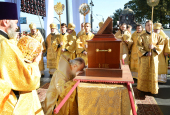 Святейший Патриарх Кирилл совершил молебен на площади Александра Невского в Санкт-Петербурге