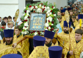 Верующие Белгородской митрополии торжественно встретили Курско-Коренную икону Божией Матери «Знамение»