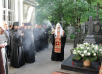 Лития на могиле родителей Святейшего Патриарха Кирилла на Большеохтинском кладбище Санкт-Петербурга