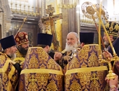Напередодні свята Воздвиження Чесного й Животворящого Хреста Господнього Святіший Патріарх Кирил відправив всеношну в Храмі Христа Спасителя в Москві