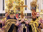 Slujirea Patriarhului în ajunul sărbătorii Înălţarea Cinstitei şi de Viaţă Făcătoarei Cruci a Domnului la catedrala „Hristos Mântuitorul”