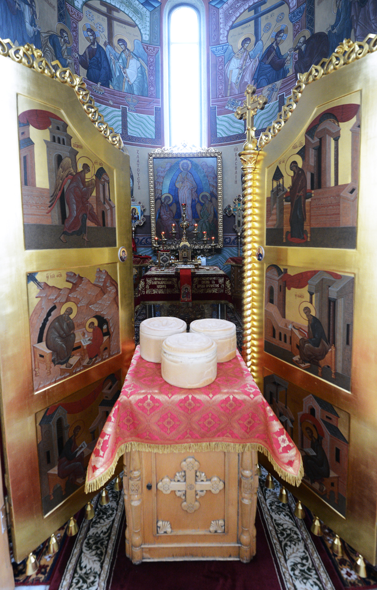 Патриаршее служение в день памяти великомученика Георгия Победоносца в Георгиевском храме на Поклонной горе