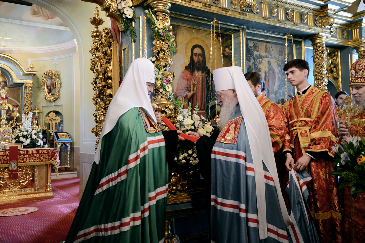 Slujirea Patriarhului de sărbătoarea icoanei Maicii Domnului de Iveria la mănăstirea Novodevicii, or. Moscova. Hirotonirea arhimandritului Antonii (Azizov) în treapta de episcop de Ahtubinsk
