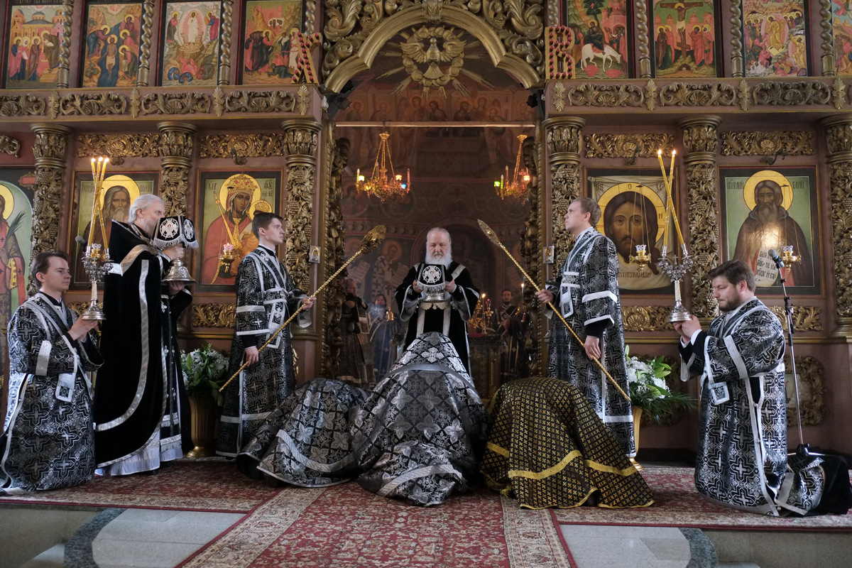 Патриаршее служение в Великий вторник в Высоко-Петровском ставропигиальном монастыре