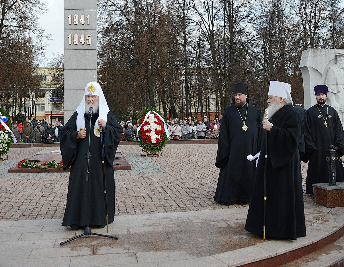 Покладання вінків до пам'ятника героям Великої Вітчизняної війни у Подольську