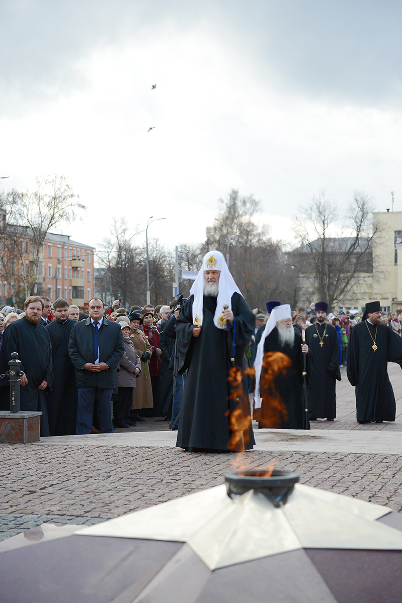 Возложение венков к памятнику героям Великой Отечественной войны в Подольске