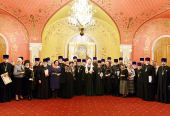 Întâistătătorul Bisericii Ruse a decorat slujitori ai bisericii din or, Moscova, care marchează aniversări memorabile în anul curent