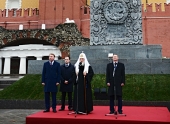 Освящение отреставрированного обелиска в честь Дома Романовых у стен Московского Кремля