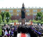 Святейший Патриарх Кирилл совершил освящение памятника священномученику Ермогену у стен Московского Кремля