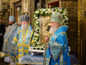 De sărbătoarea icoanei Maicii Domnului de la Kazani Întâistătătorul Bisericii Ruse a oficiat Liturghia la catedrala “Adormirea Maicii Domnului” în Kremlin, or. Moscova