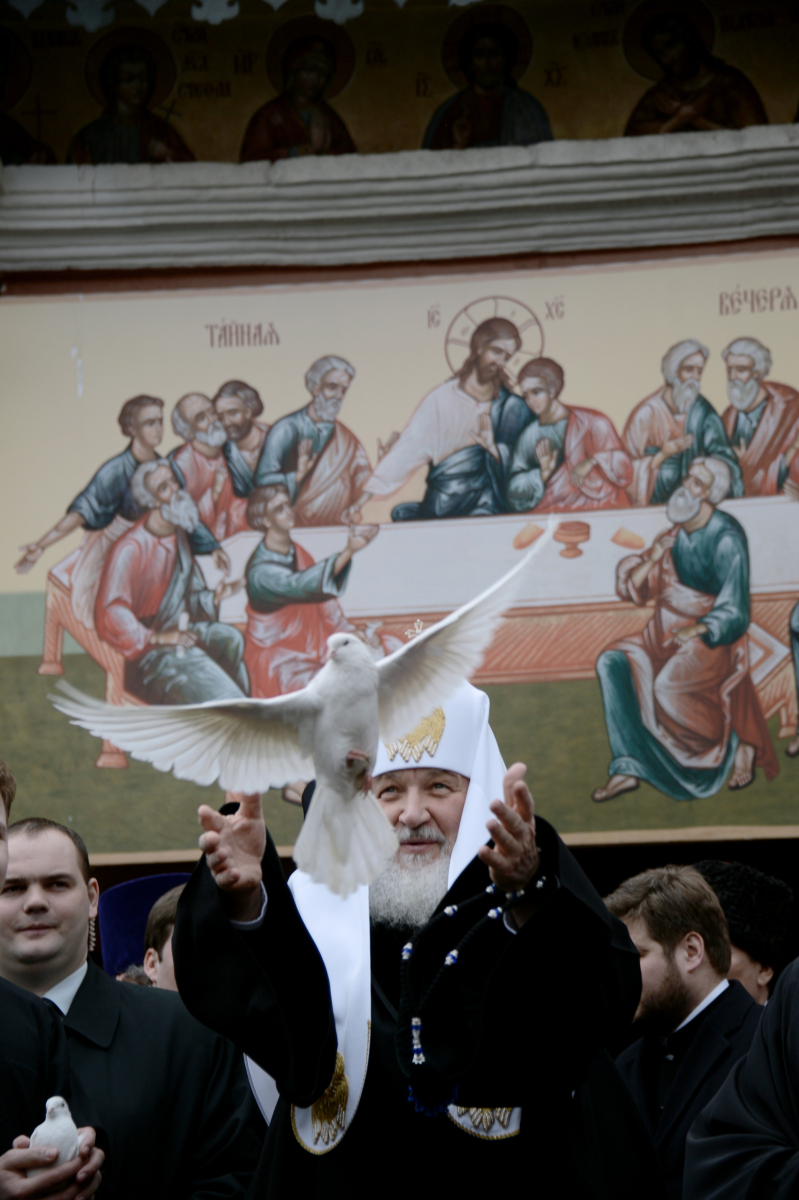 Молебен у мощей святителя Тихона, Патриарха Всероссийского, в Донском монастыре