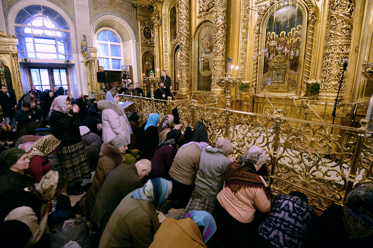 Slujirea Patriarhului în ziua de miercuri a primei săptămâne din Postul cel Mare. Citirea Canonului cel Mare al cuviosului Andrei Criteanul la catedrala „Botezul Domnului” din or. Moscova