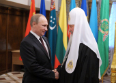 Preşedintele Rusiei V.V. Putin l-a felicitat pe Preafericitul Patriarh Chiril cu ocazia zilei sale de naştere