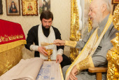 Митрополит Киевский Владимир освятил антиминсы для храмов Киевской епархии