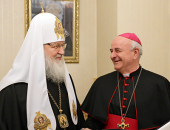 Святейший Патриарх Кирилл принял председателя Папского совета по делам семьи архиепископа Винченцо Палью