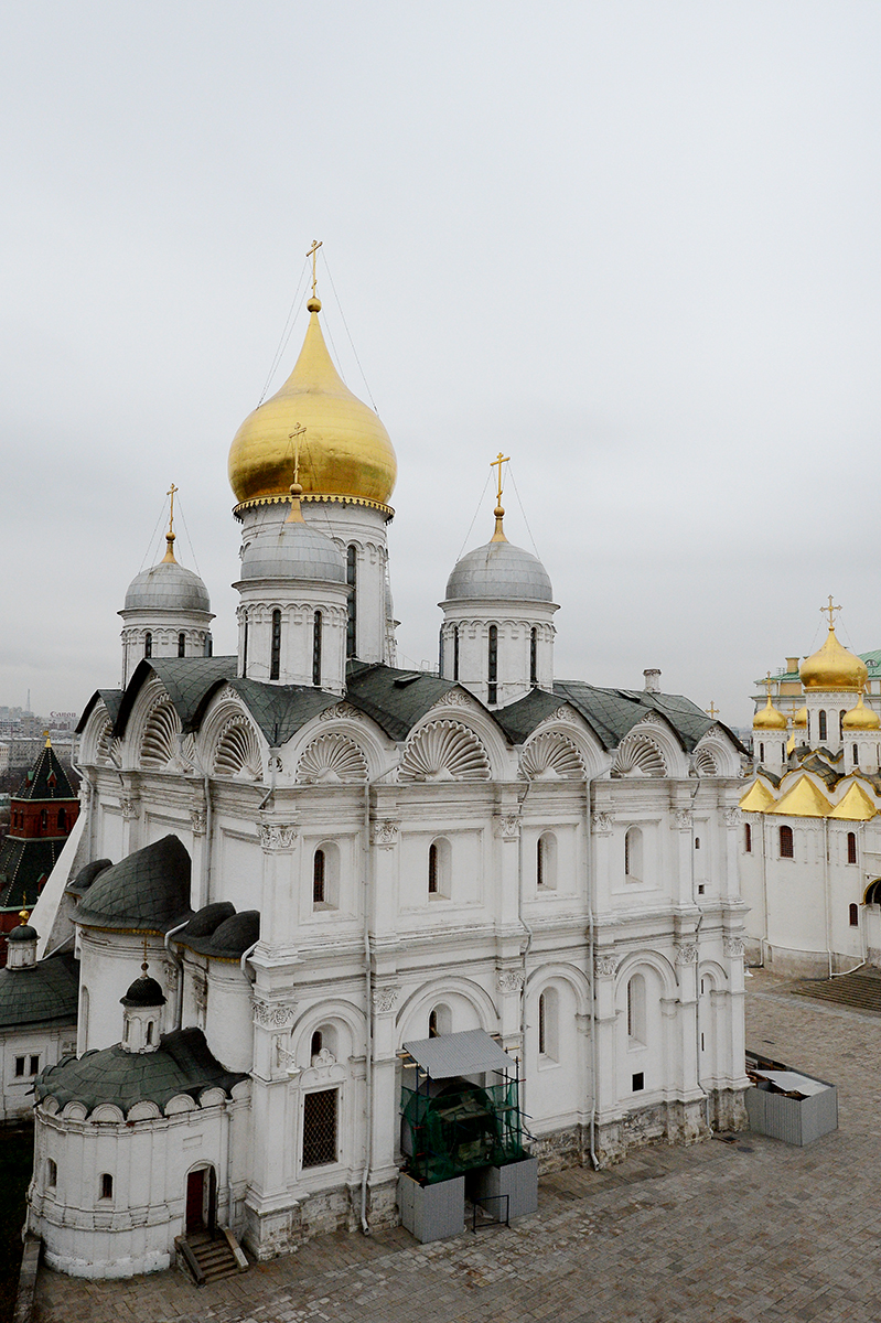 Slujirea Patriarhului de ziua Soborului Arhistratigului Mihail şi al altor Puteri cereşti fără de Trup în catedrala „Sfântul Arhistratig Mihail” din Kremlin