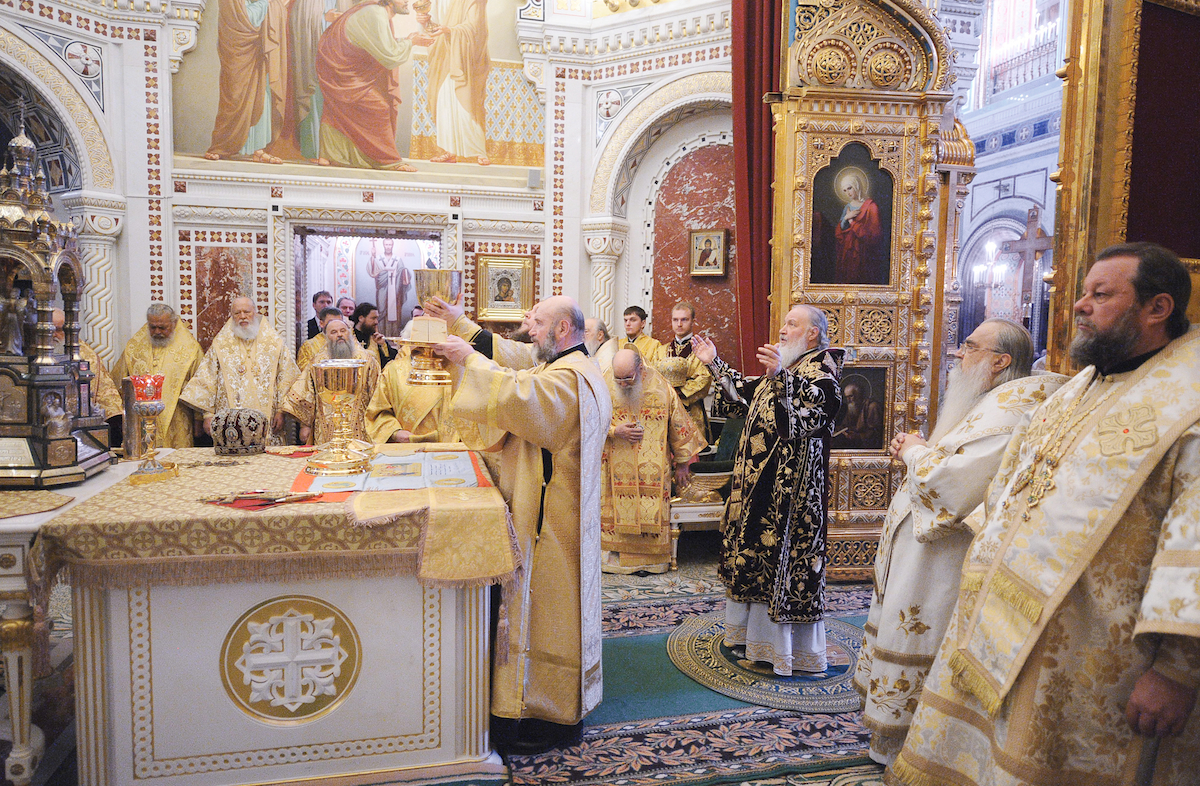 Божественная литургия в Храме Христа Спасителя в годовщину интронизации Святейшего Патриарха Кирилла