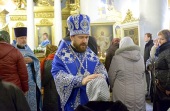 Митрополит Волоколамський Іларіон звершив чин приєднання до Православної Церкви людей, що тимчасово відпали від неї