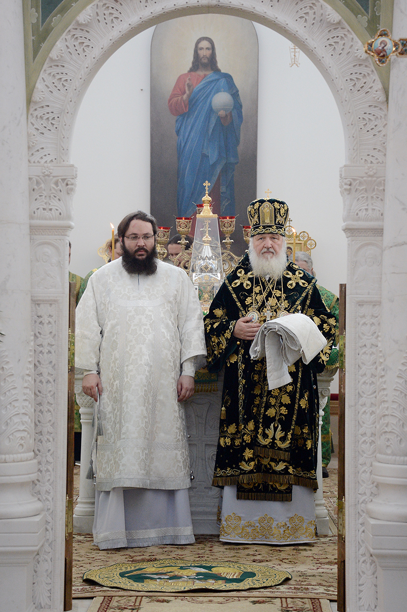 Slujirea Patriarhului la catedrala „Sfântul ierarh Nicolae” a mănăstirii „Acoperământul Maicii Domnului” din Hotikovo. Hirotonia arhimandritului Inochentie (Vaseţkii) în treapta de episcop de Magnitogorsk
