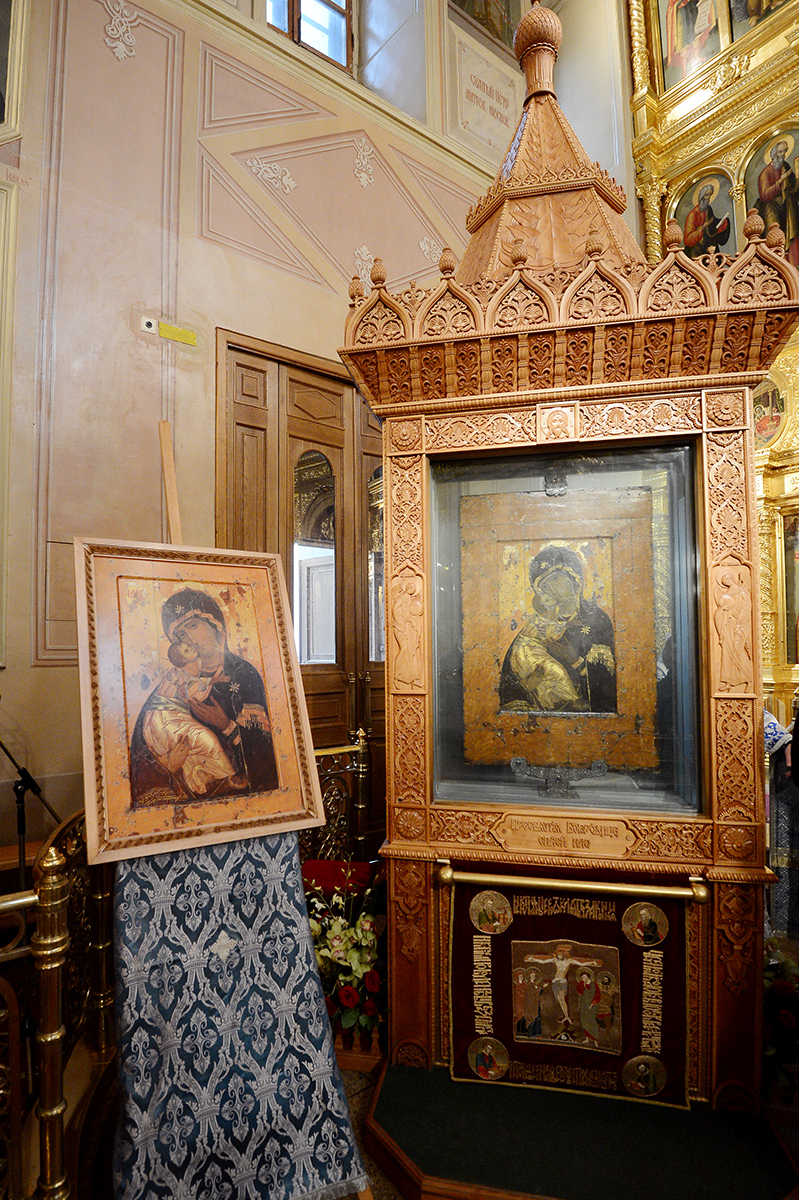 Освящение точного списка Владимирской иконы Божией Матери для храма в Вышгороде близ Киева