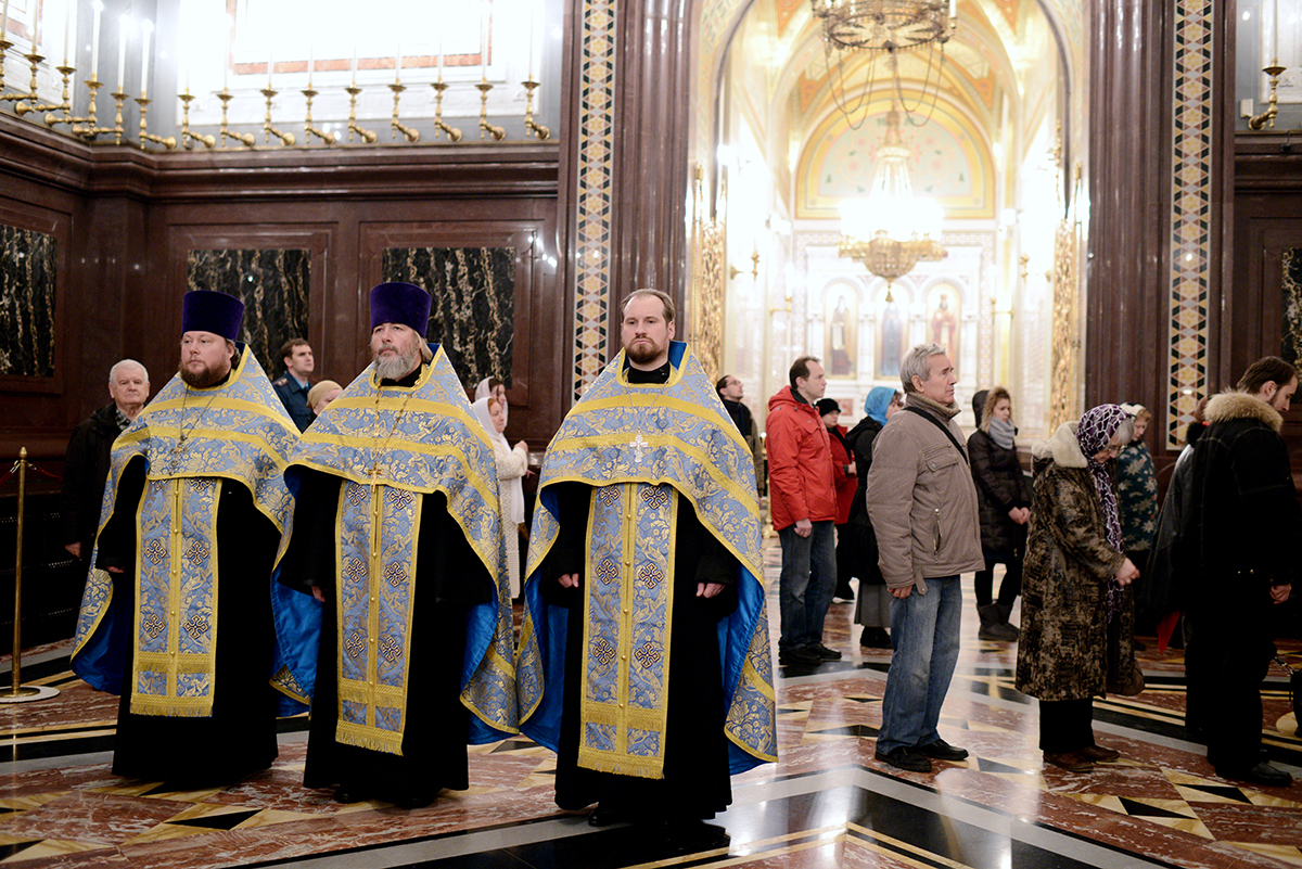 Slujirea Patriarhului în ajunul sărbătorii Intrarea în biserică a Maicii Domnului în catedrala „Hristos Mântuitorul”
