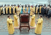 Члены Синода Украинской Православной Церкви совершили традиционный благодарственный молебен на Владимирской горке в Киеве