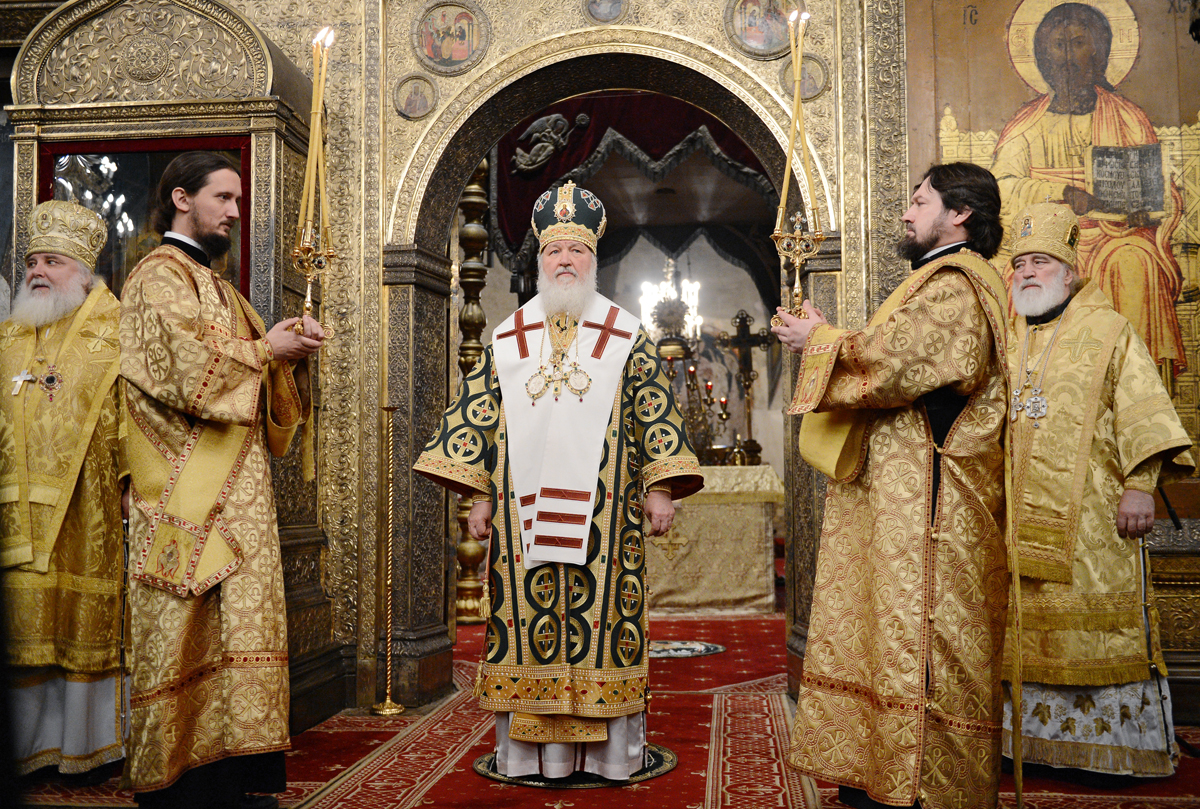 Патриаршее служение в день памяти святителя Петра, всея России чудотворца, в Успенском соборе Московского Кремля