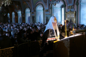 Marţi, în prima săptămână a Postului cel Mare, Preafericitul Patriarh Chiril a oficiat pavecerniţa cu citirea Canonului cel mare al cuviosului Andrei Criteanul în lavra „Sfânta Treime” a cuviosului Serghie