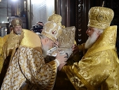 Перед началом Рождественского богослужения Святейший Патриарх Кирилл возглавил встречу Даров волхвов в Храме Христа Спасителя