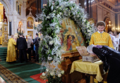 Înainte de începerea serviciului divin de Crăciun Preafericitul Patriarh Chiril a condus întâlnirea Darurilor magilor la catedrala „Hristos Mântuitorul”