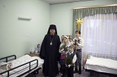 В рождественские дни епископ Подольский Тихон посетил медицинские учреждения г. Москвы