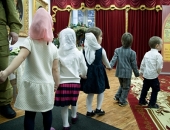 В гимназии святителя Василия Великого в Подмосковье по случаю празднования дня ее небесного покровителя Дарам волхвов поклонились дети