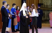 Înmânarea distincțiilor către câștigătorii celei de a VI-a Olimpiade la Bazele culturii ortodoxe