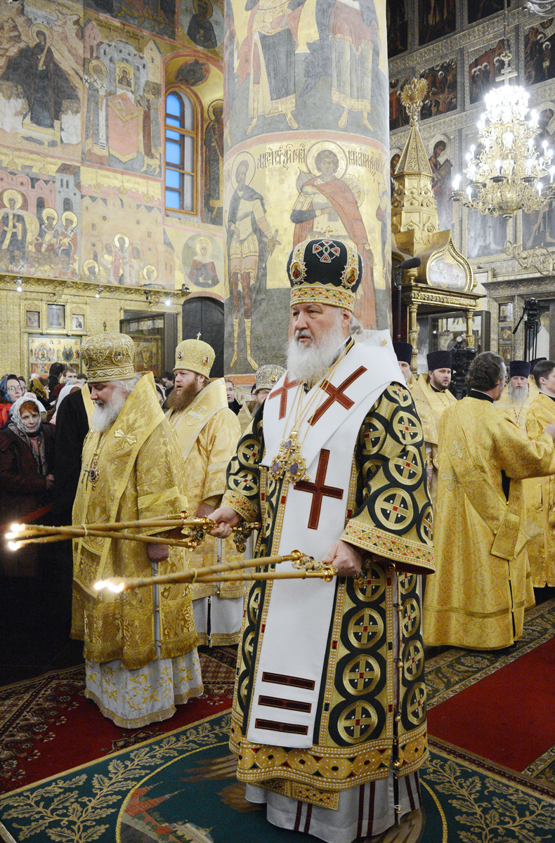 Slujirea Patriarhului de ziua pomenirii sfântului ierarh al Moscovei Petru la catedrala „Adormirea Maicii Domnului” din Kremlin