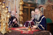 În ziua de joi a celei de-a 4-a săpătmâni din Postul Mare arhiepiscopul de Serghiev-Posad Feognost a oficiat Liturghia Darurilor înainte Sfințite la catedrala „Adormirea Maicii Domnului” în Kremlin, or. Moscova