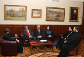Председатель Отдела внешних церковных связей встретился с послами Великобритании и Словении