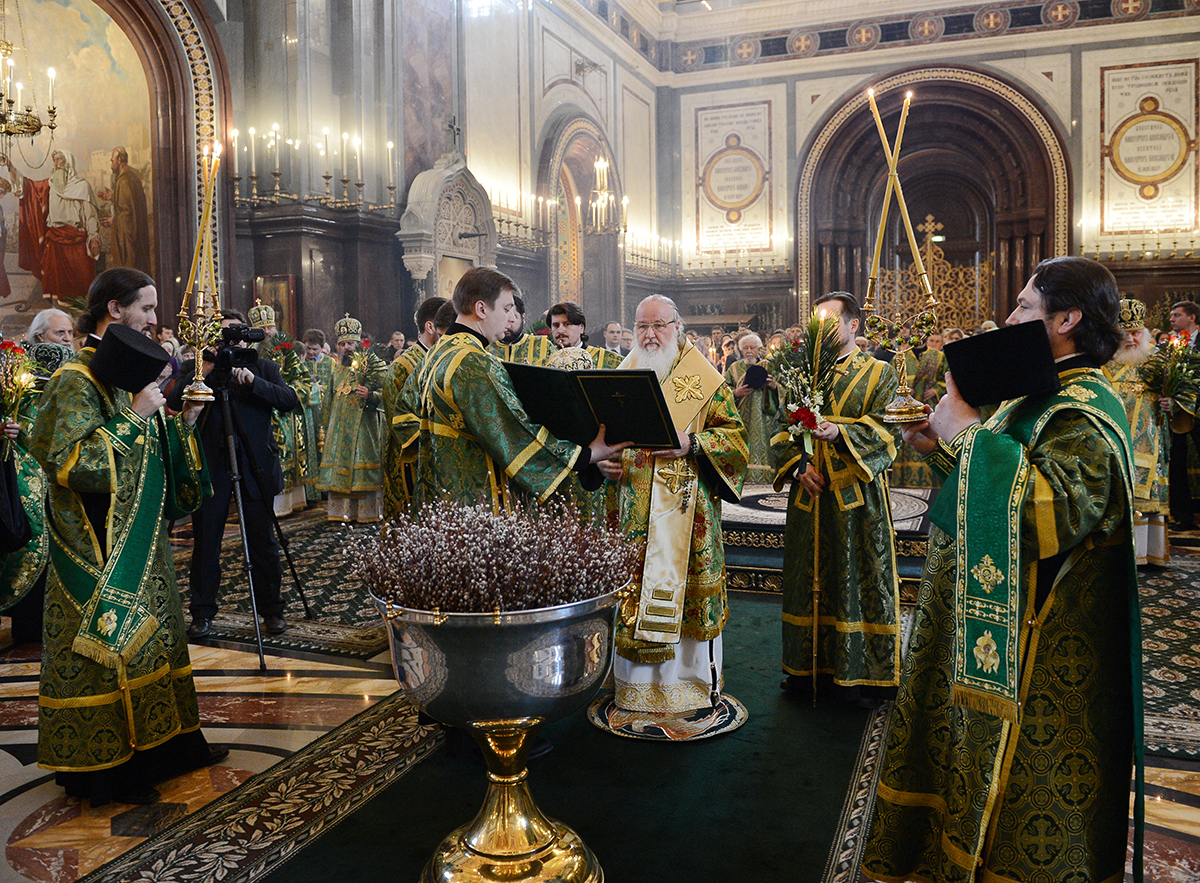 Slujirea Patriarhului la catedrala „Hristos Mântuitorul” în ajunul sărbătorii Intrării Domnului în Ierusalim