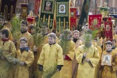 В Вербное воскресенье тысячи детей приняли участие в Литургии и крестном ходе в Исаакиевском соборе Санкт-Петербурга