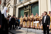 Святейший Патриарх Кирилл посетил ярмарку «Пасхальный дар» на Никольской улице в Москве