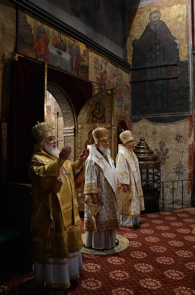 Патріарше служіння на свято Собору Пресвятої Богородиці в Успенському соборі Московського Кремля