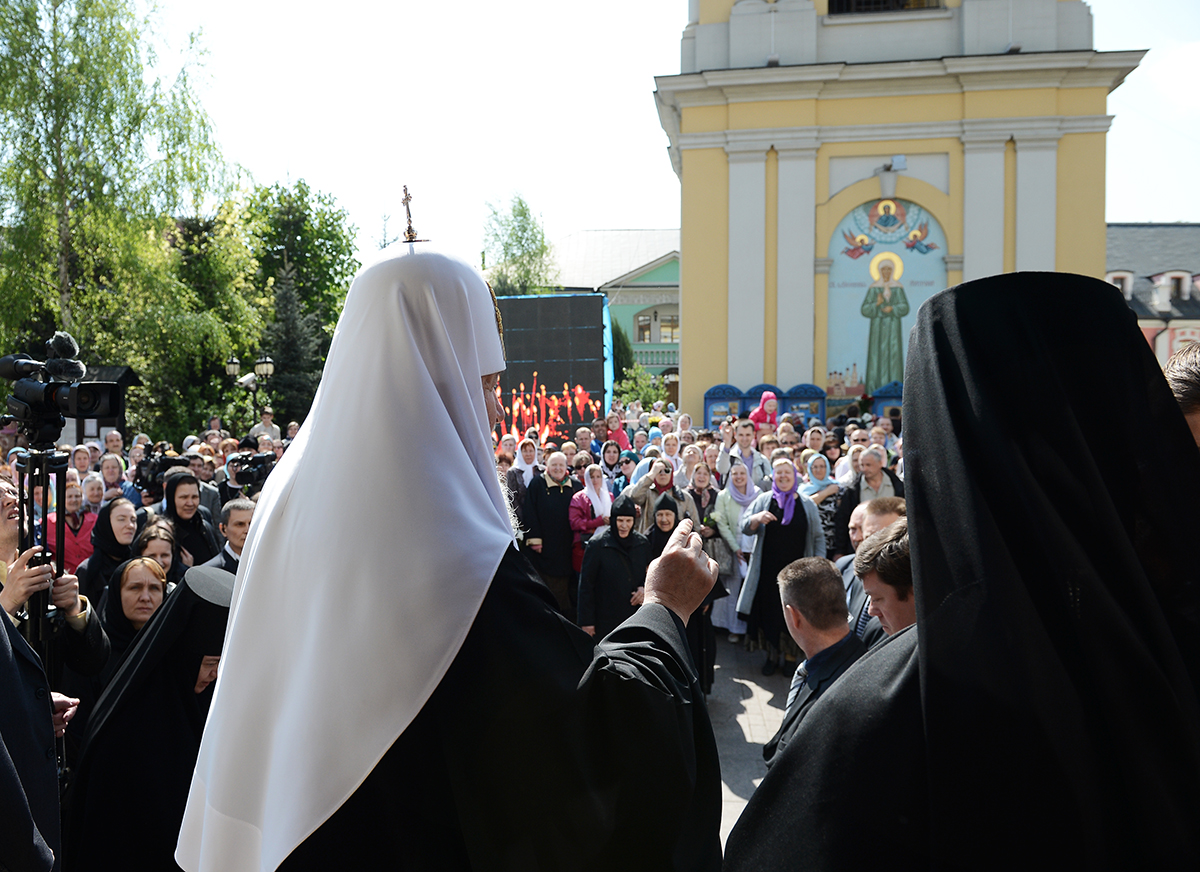 Патріарше служіння в 15-ту річницю канонізації блаженної Матрони Московської в Покровському монастирі м. Москви