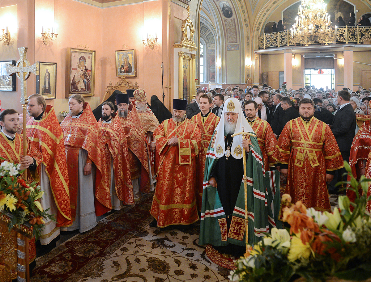 Патриаршее служение в 15-ю годовщину канонизации блаженной Матроны Московской в Покровском монастыре г. Москвы