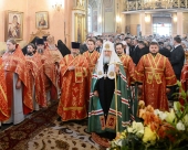 В 15-ю годовщину канонизации блаженной Матроны Московской Предстоятель Русской Церкви совершил Литургию в Покровском монастыре г. Москвы